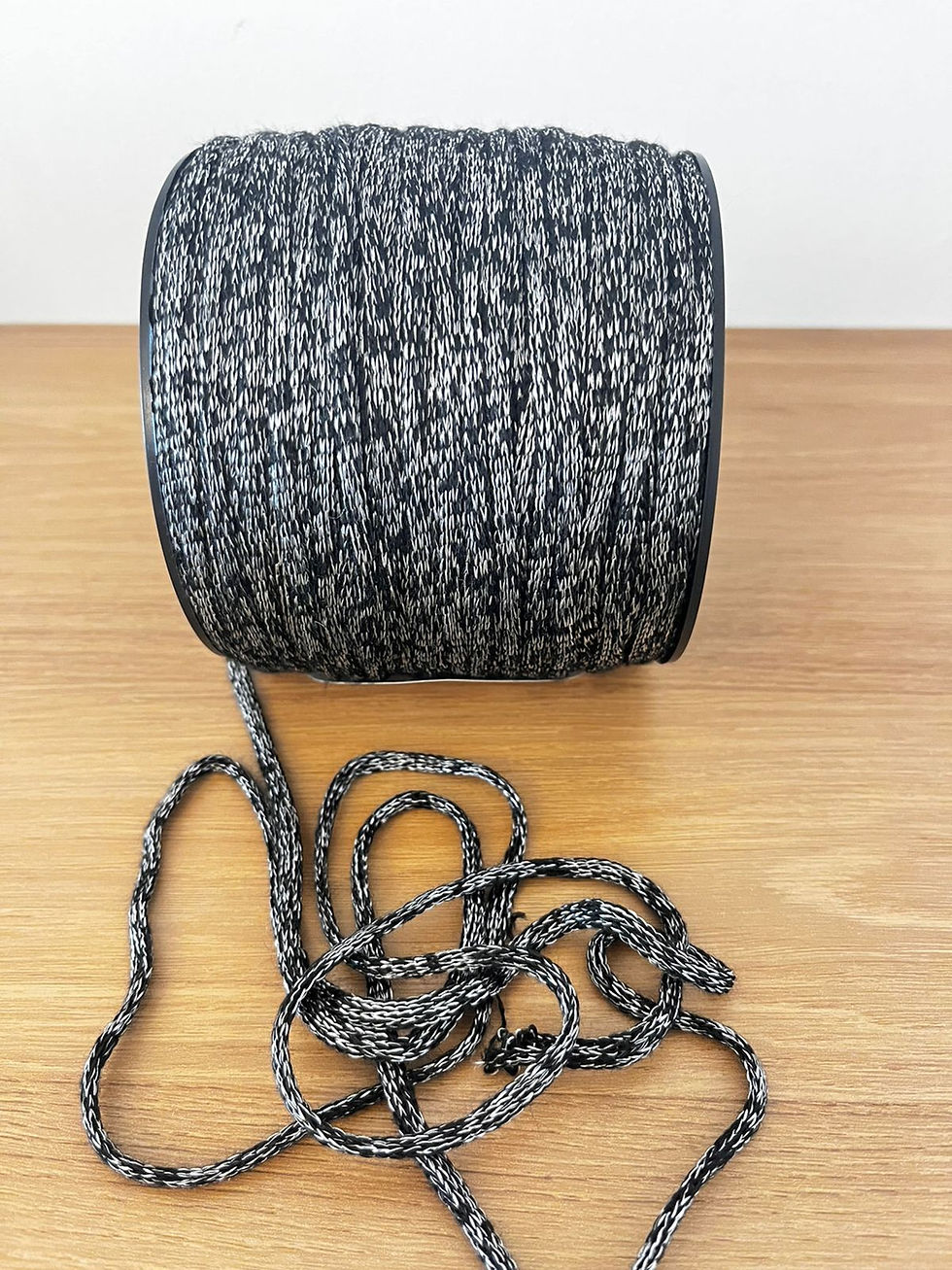 Miniatura: Fio Crô Premium 100% Poliéster COM BRILHO 3MM 200 Metros PRETO