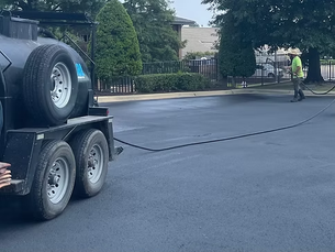 How to Choose the Right Sealcoating Contractor