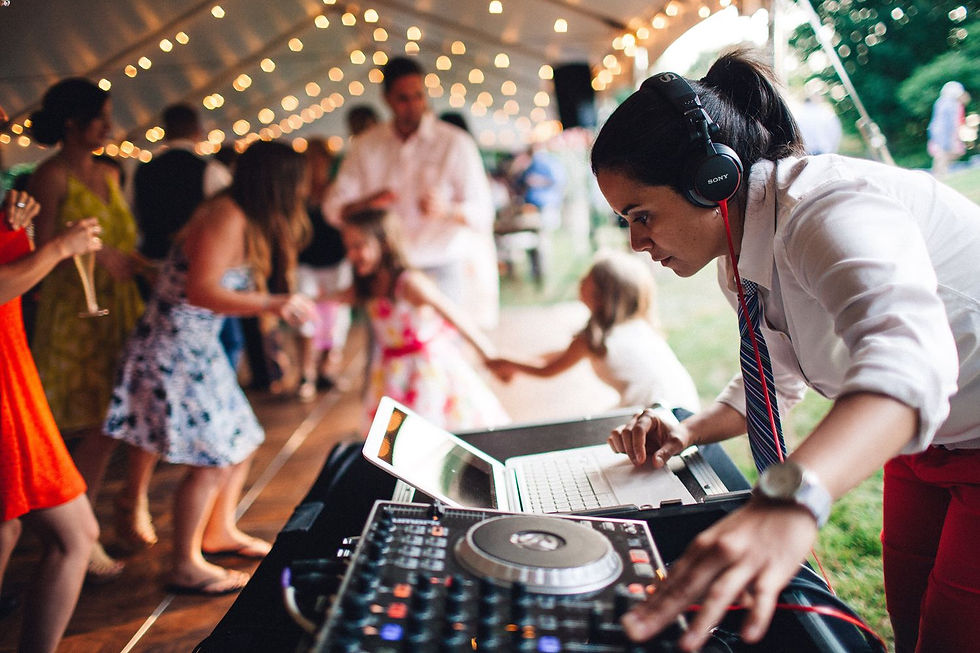 how-to-dj-a-wedding-1705889129.jpg