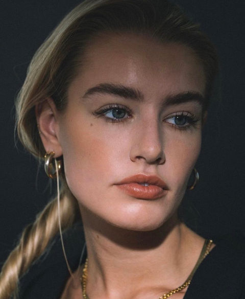 Clean Beauty makeup on model makeup done by Los Angeles makeup artist