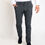 Miniature : Homme en pantalon gris, debout, portant des Diagonal Raised Fleece Lens Sweatpants.