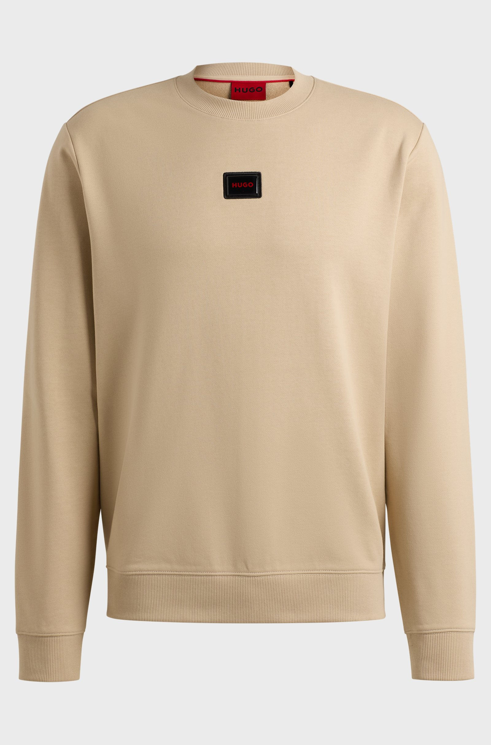 Sweatshirt beige avec étiquette noire. Diagonal Raised Fleece Crewneck Lens Sweatshirt. Boutique Karsenty
