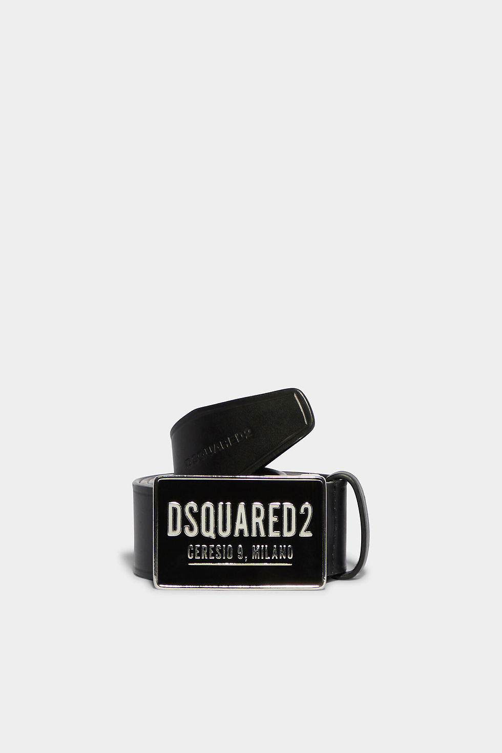 Ceinture noire avec texte Dsquared2, Londres et Milan, sur fond clair.