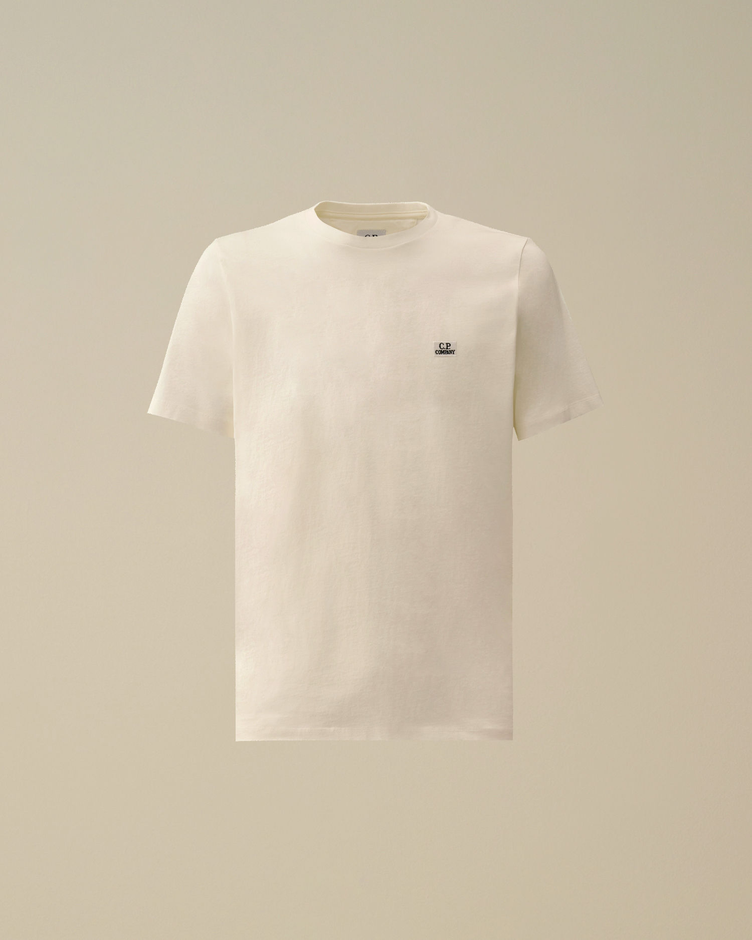 T-shirt crème uni, simple et élégant, avec un détail discret et précis.
