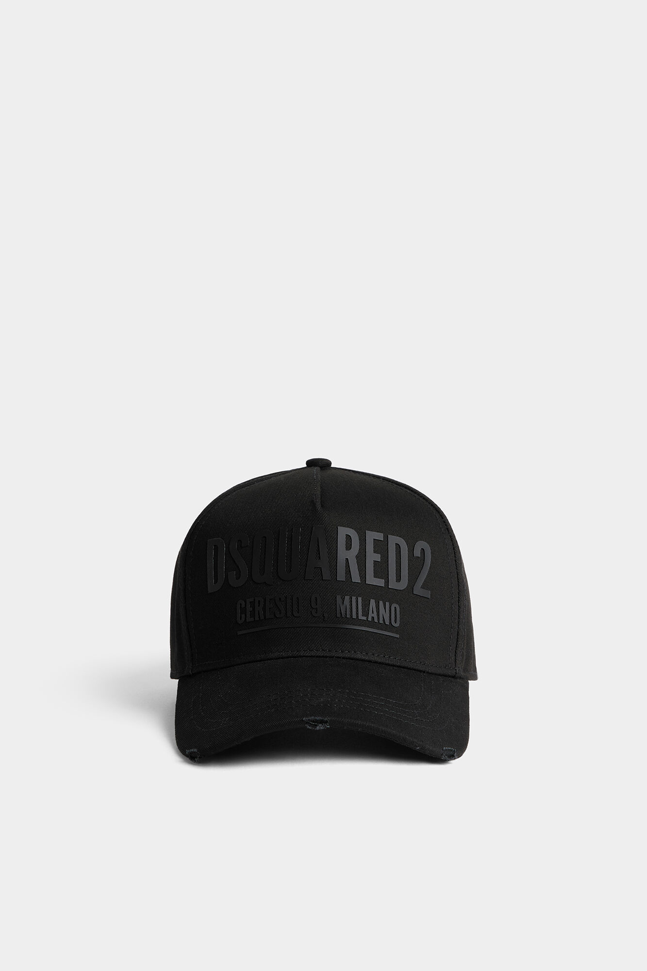 Casquette noire Dsquared2 RED2 avec texte, sur fond blanc. Boutique Karsenty.