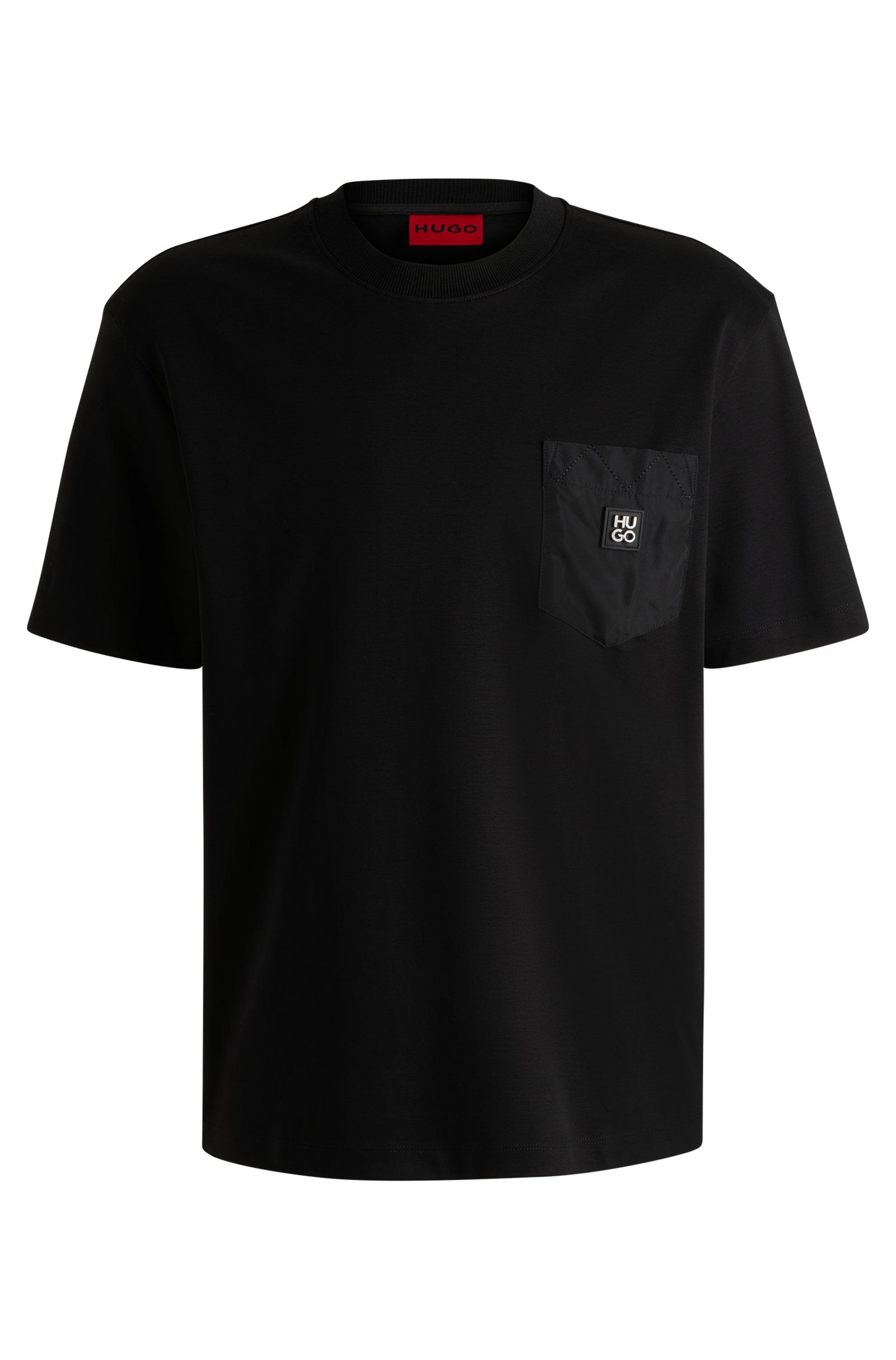 T-shirt noir avec une poche, vêtement décontracté, motif sur la poche.