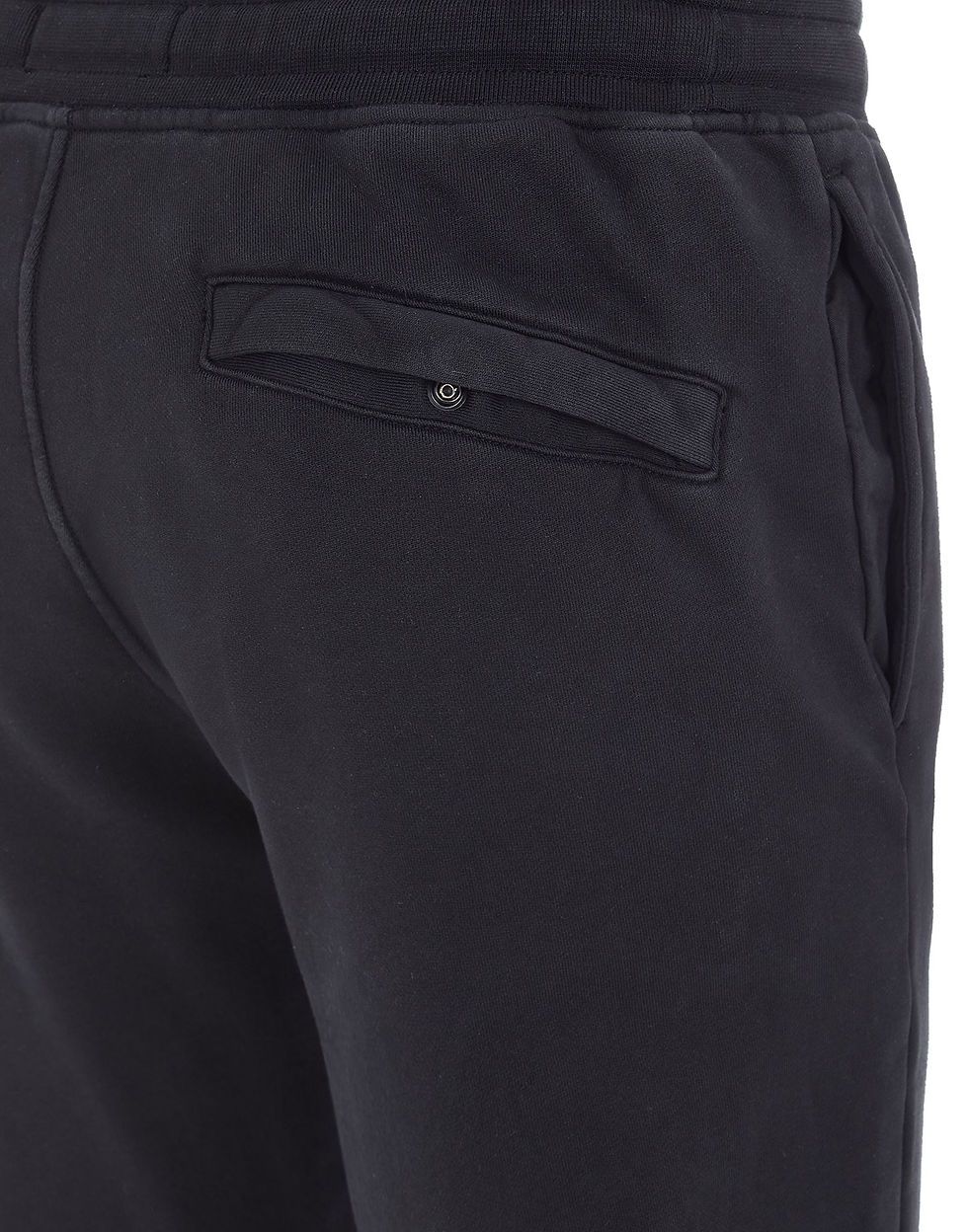 Miniature : Gros plan sur la poche d'un pantalon de survêtement noir. Boutique Karsenty.