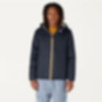 Homme portant une veste bleue avec une capuche. Summer Urban Gilè Jkt pour Karsenty.