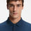 Miniature : Un homme en polo bleu, 2100039 60/2 COTTON JERSEY, regardant vers la caméra.