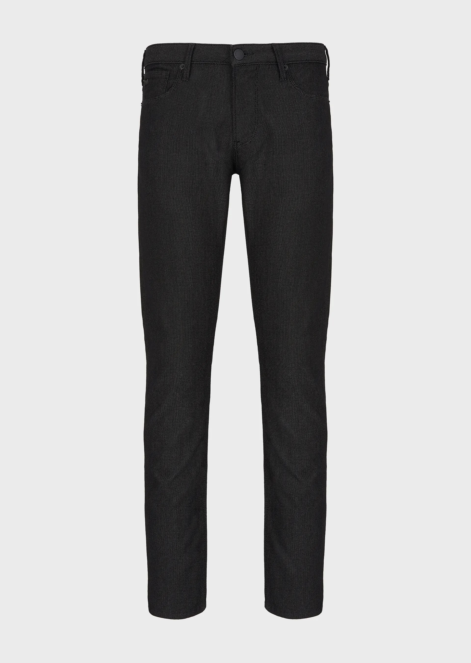 Pantalon noir pour homme, présentation sur fond blanc, détail de la coupe.