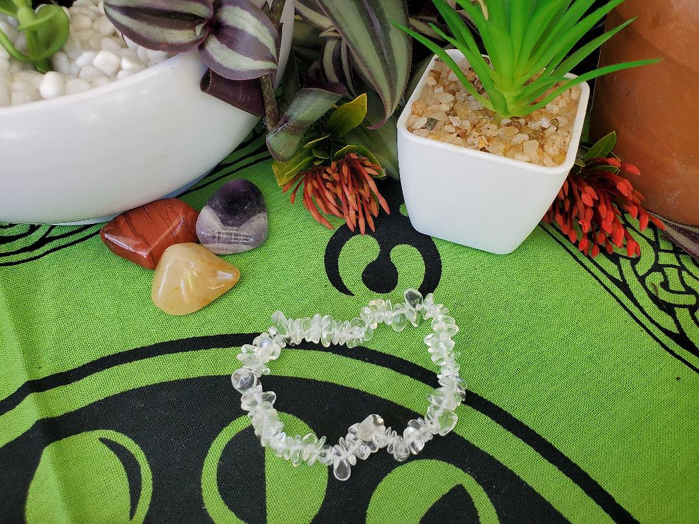 Thumbnail: Stretchable Chips Stone Bracelet : Clear Quartz
