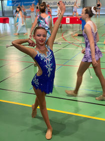 justaucorps twirling bâton couturière lyon bleu