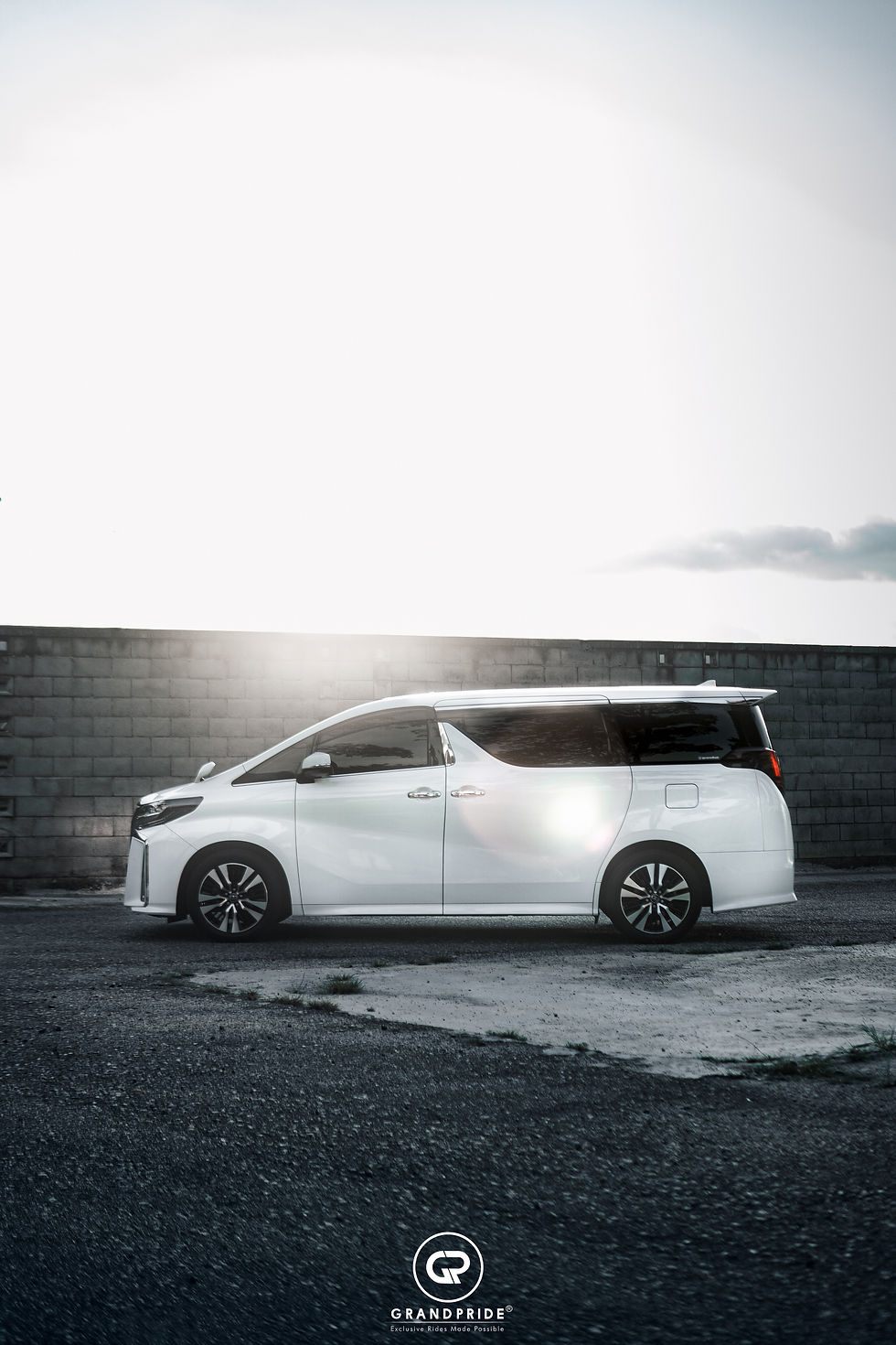 Thumbnail: Toyota Alphard 2.5l