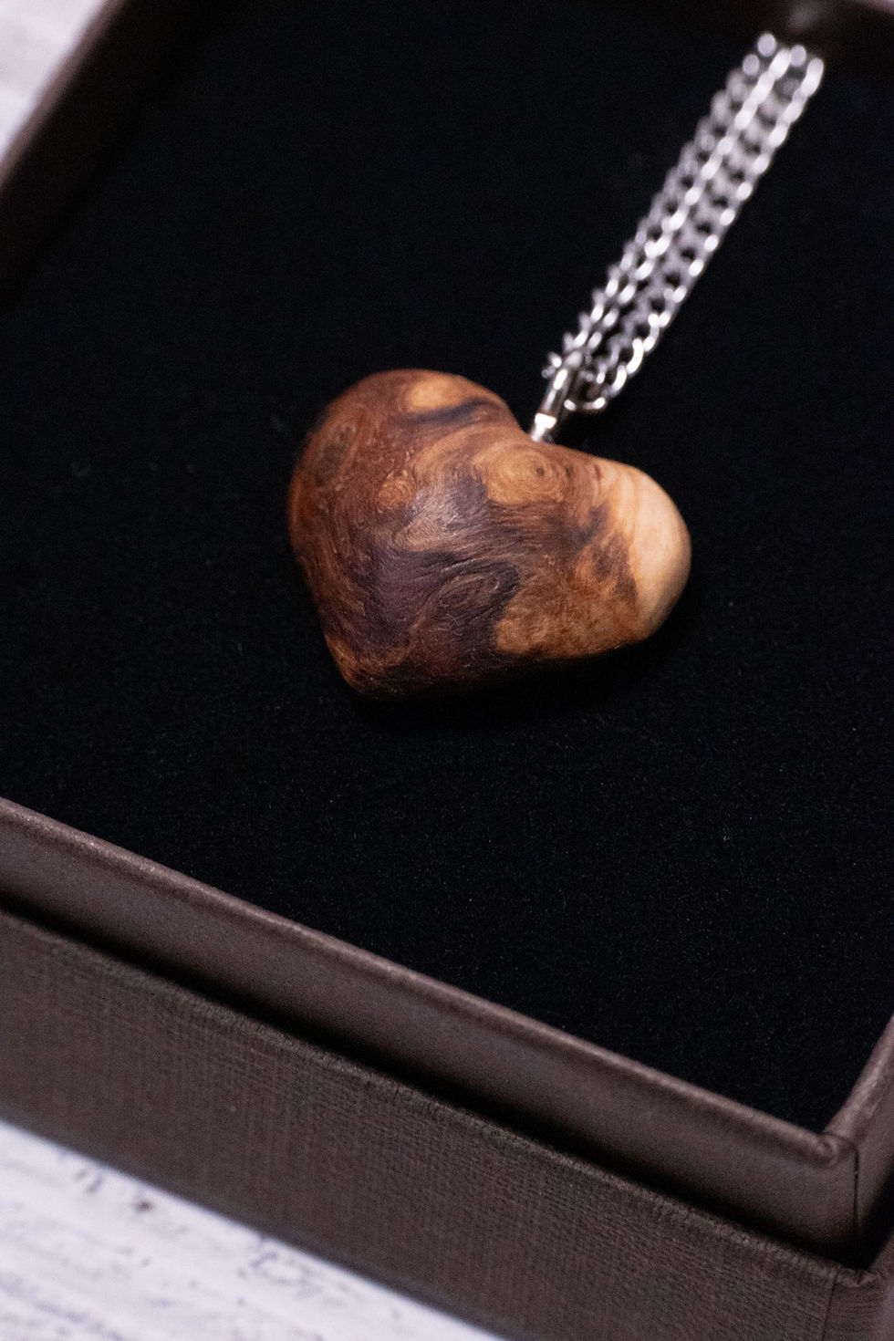 Herz Holzkette aus einer Baumperle geschliffen.