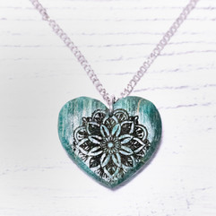 Her aus Türkisen Holz mit eingebranntem Mandala