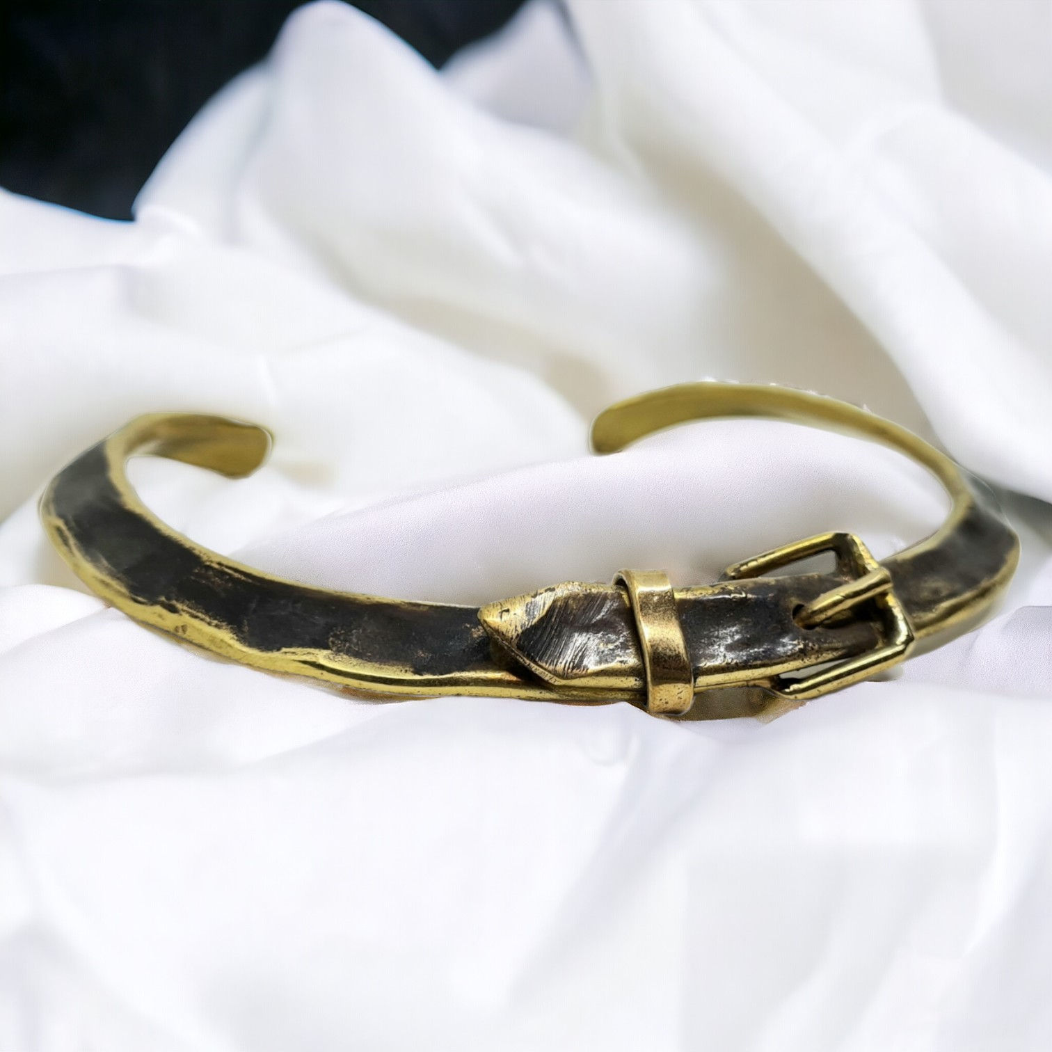 Collier "Boucle ceinture"