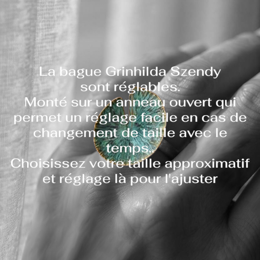 Miniature : Bague tulipe réglable patinée de verte avec sa cornaline