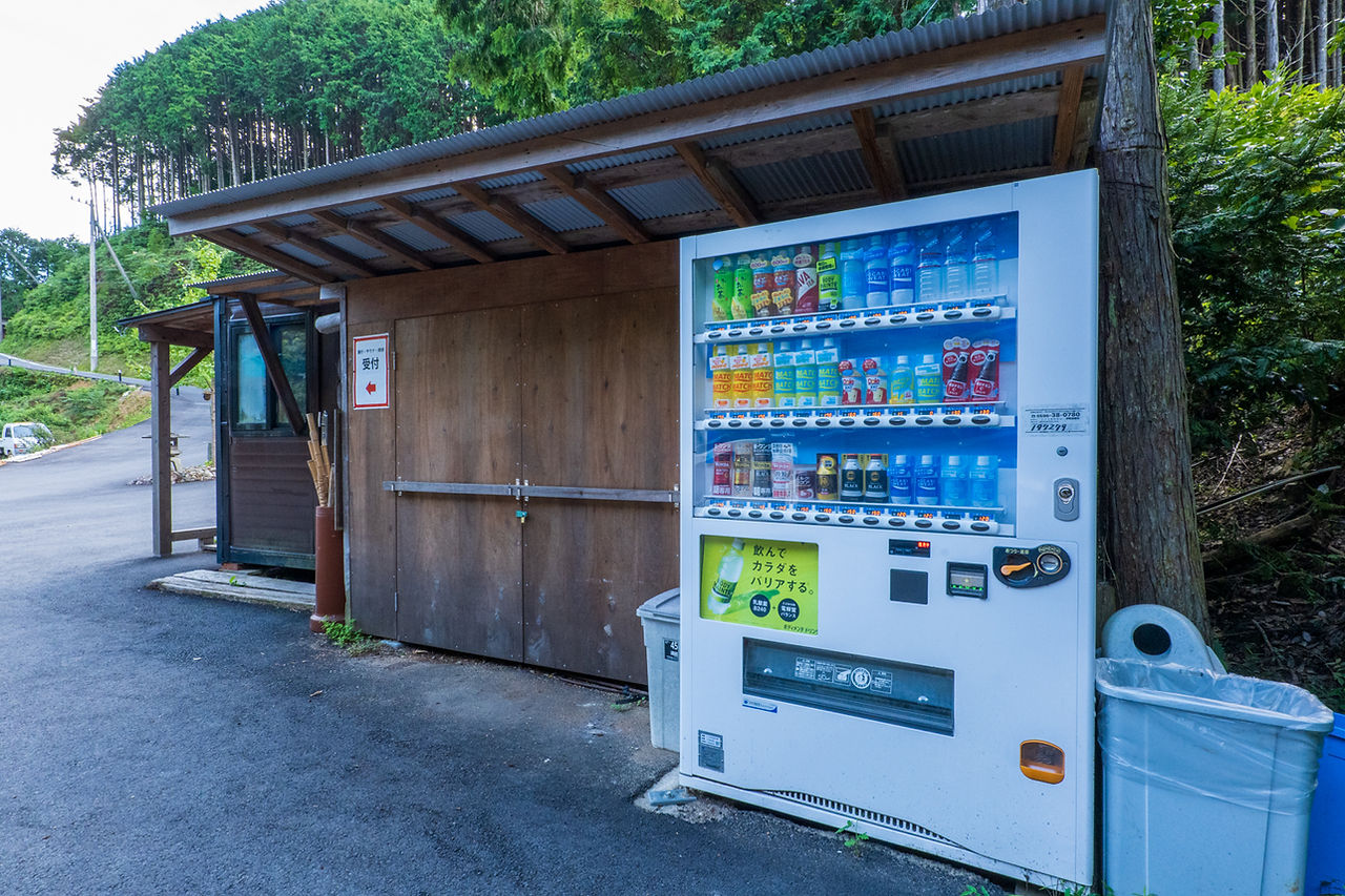 白滝大明神に設置された自販機