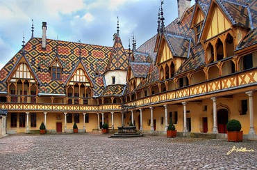 Hospices%20de%20beaune%20daytime.jpeg