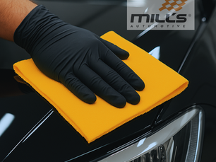 Realizando o processo de remoção de resíduos de compostos polidores com Ultramicrofibra Corte a Laser Mills