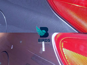 Imagem dividida "Antes e Depois" mostrando um risco visível na pintura de um carro no lado esquerdo e a mesma área perfeitamente reparada e lisa no lado direito, demonstrando a eficácia da Micro Pintura Automotiva