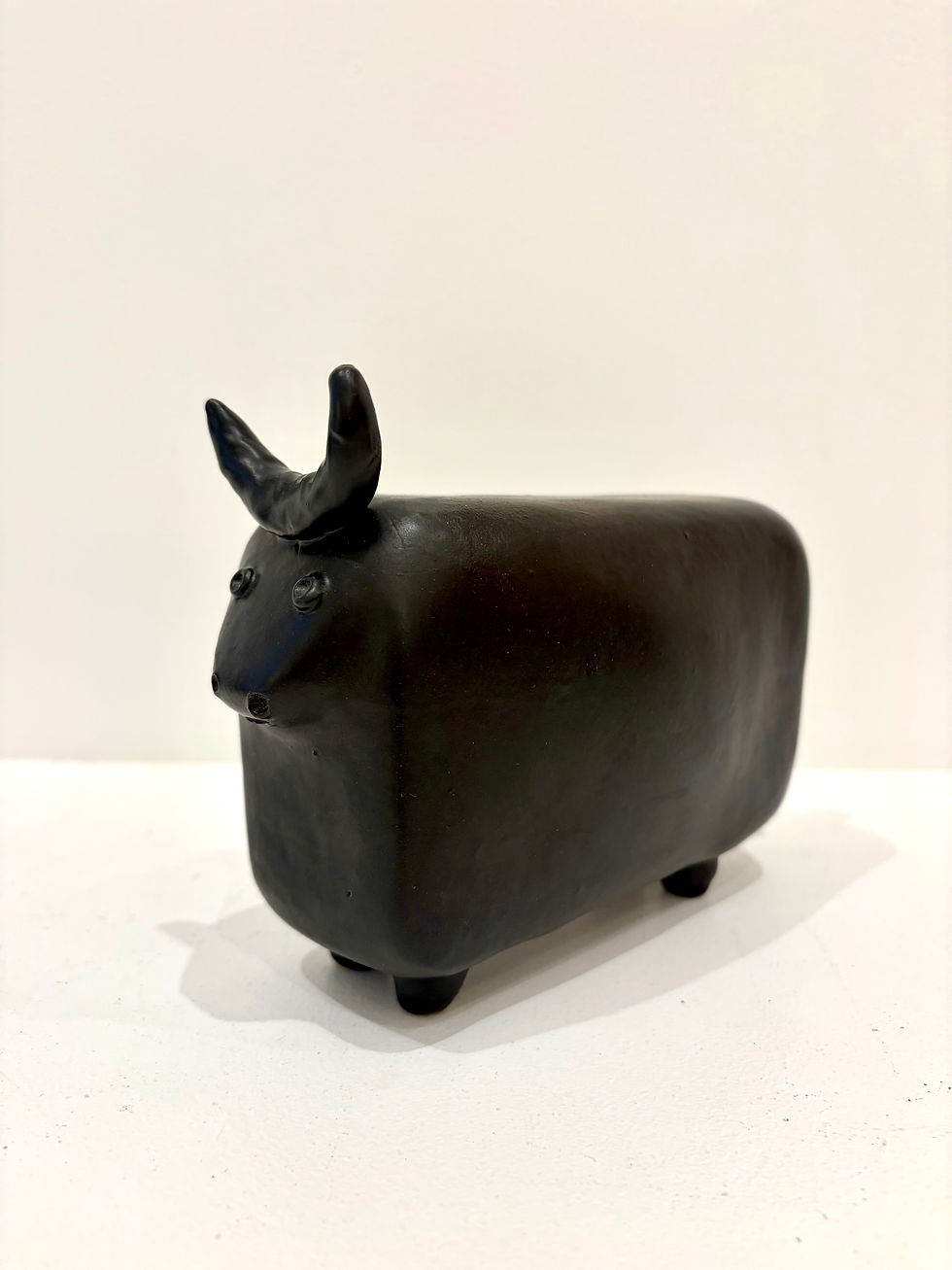 Miniature : Taureau noir céramique signé Cloutier RJ vers 1960, Robert et Jean Cloutier