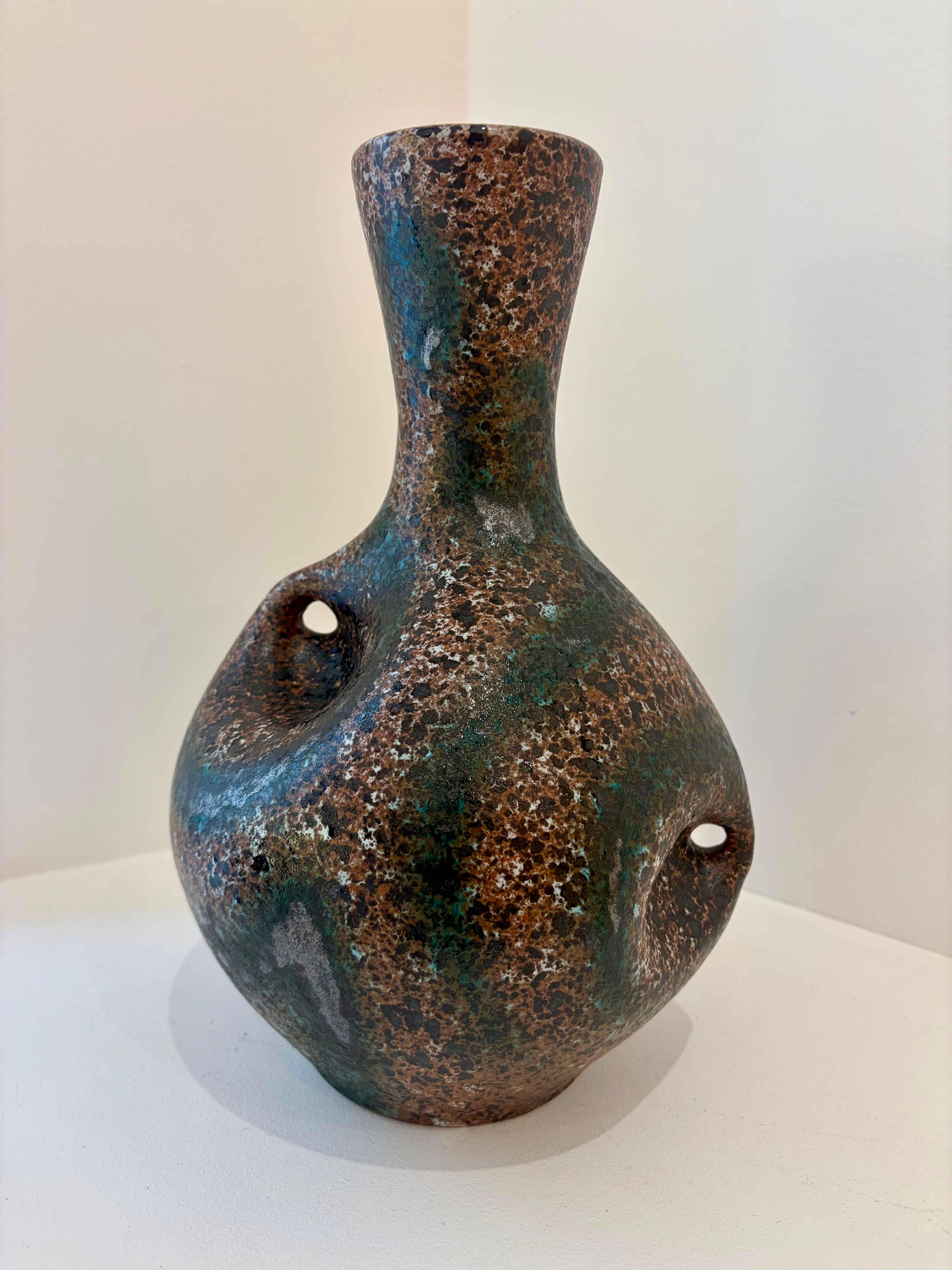 Vase sculptural signé Accolay T.T. n°12 – Faïence émaillée, 33 cm