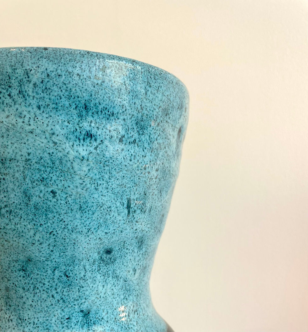 Miniature : Vase céramique signé Accolay, émail bleu et noir, numéroté 2, 21cm