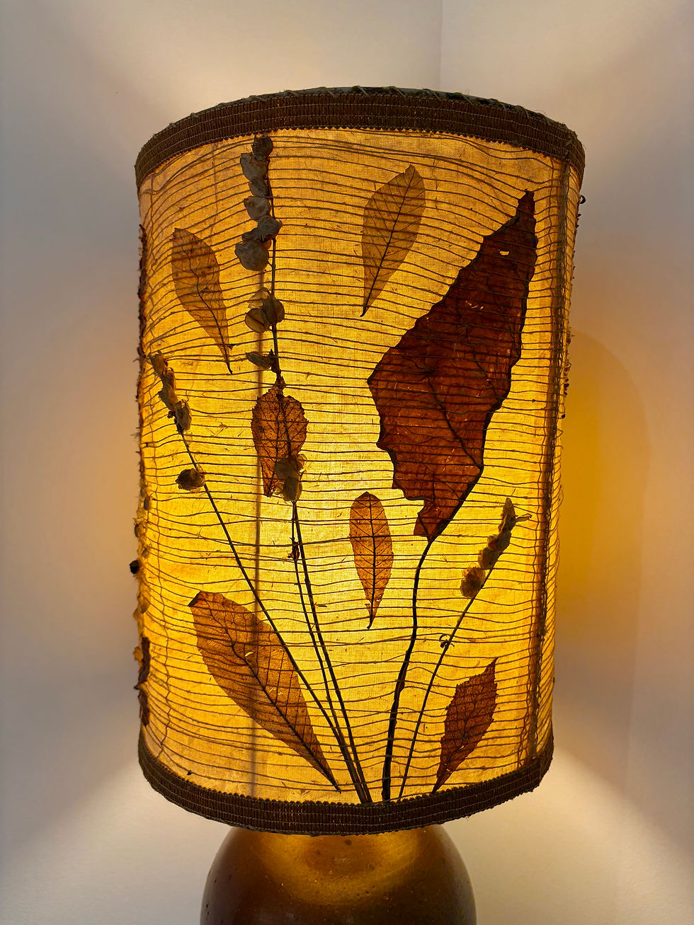 Miniature : Lampe en grès signée Pierre Digan La Borne, vers 1970, abat-jour d’époque