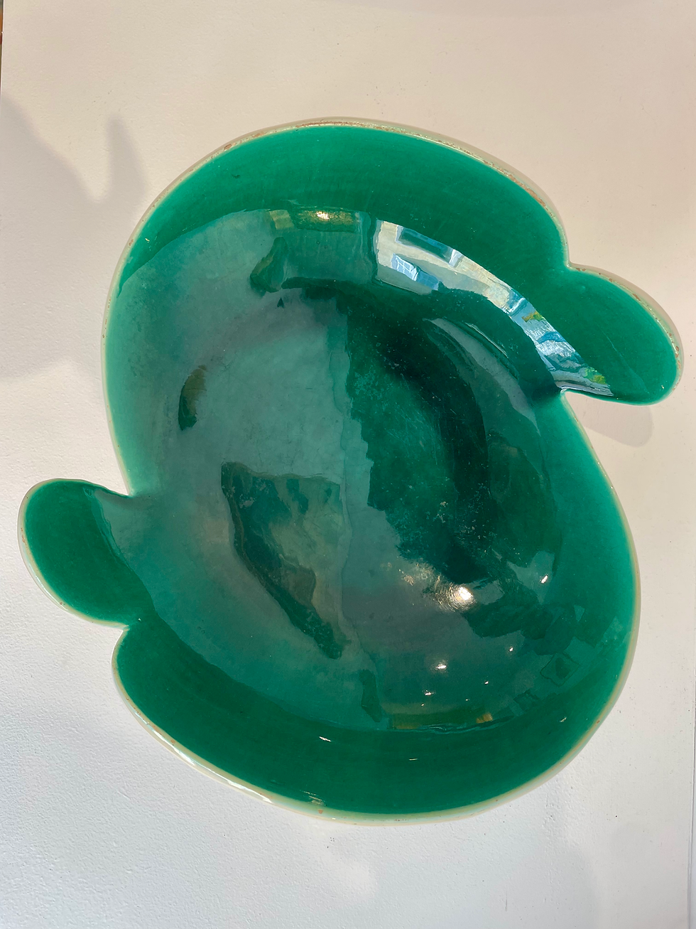 Miniature : Coupe en céramique Pol Chambost attribuée – Design sculptural vert & blanc 1950s