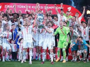 Beşiktaş, Trabzonspor'u 3-2 mağlup ederek Ziraat Türkiye Kupası'nın sahibi oldu