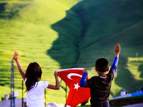 Her gün yüzlerce kişi Atatürk’ü görmek için Damal’a akın ediyor