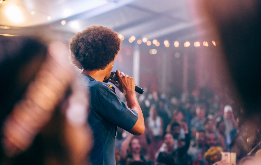 Flo Akinbiyi - International Presenter, Communication-, Presentation skills-, Public Speaking Coach Website