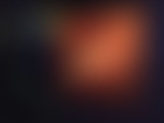 Chamas altas consumindo a serralheria