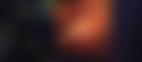 Chamas altas consumindo a serralheria