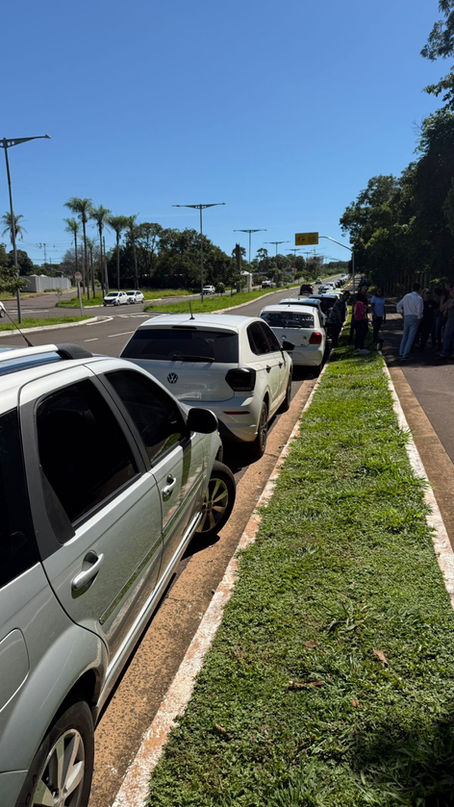 Motoristas e motoentregadores se concentram na Avenida