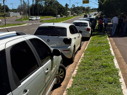 Motoristas e motoentregadores se concentram na Avenida