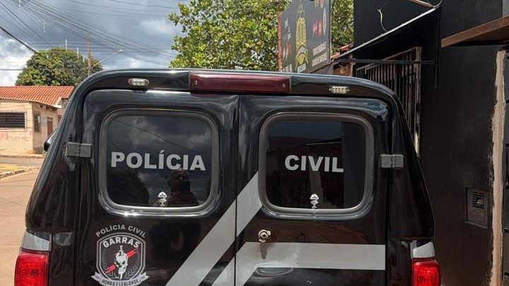 Estabelecimento comercial no Aero Rancho, em Campo Grande, usado como ponto de tráfico de drogas. Um dos detidos foi flagrado vendendo pasta base durante monitoramento da Polícia Civil