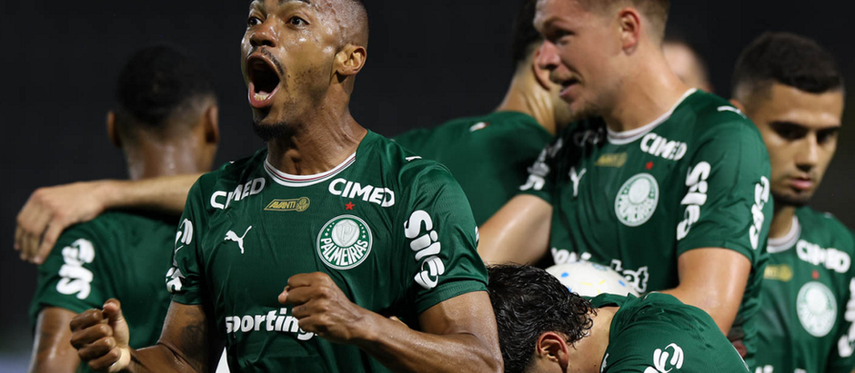 Palmeiras vence Grêmio e segue na liderança do Brasileirão
