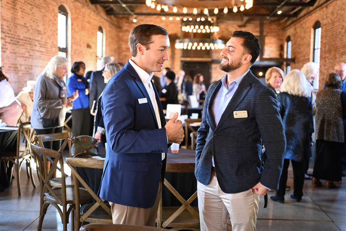 Two men shaking hands and talking during an Entrefest session