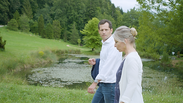 Psychologue en consultation avec son client, dans un cadre bienveillant à Lausanne Genève ou Fribourg