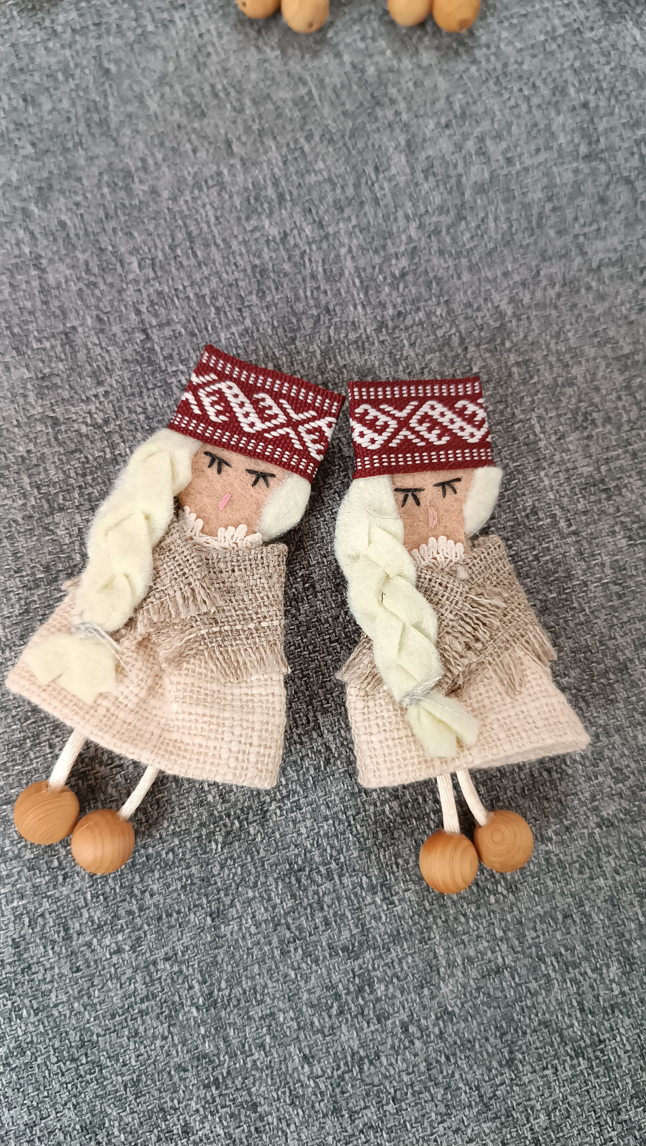 Pespraudīte- tautu meita. Balti mati. Balti svārki