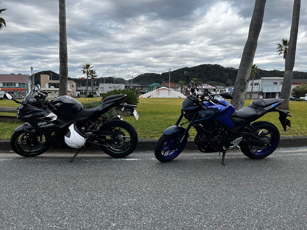 左のninja250が筆者、右のMT−25が相方