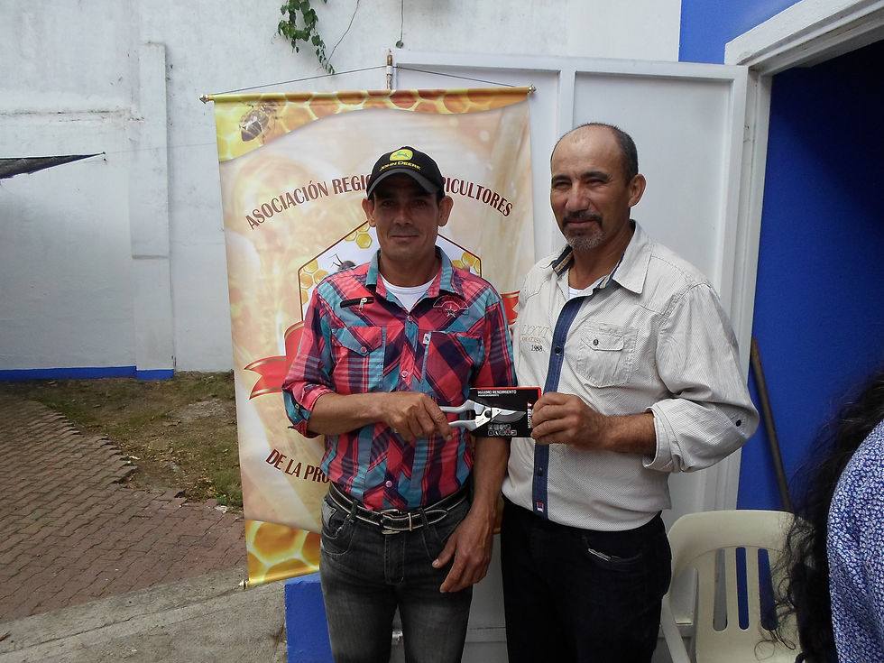 Entrega de detalles asamblea
