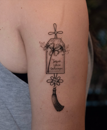 Fine line hand tattoo with text “Hands Have Language” by Johnny Kapwa Tattoo Honolulu