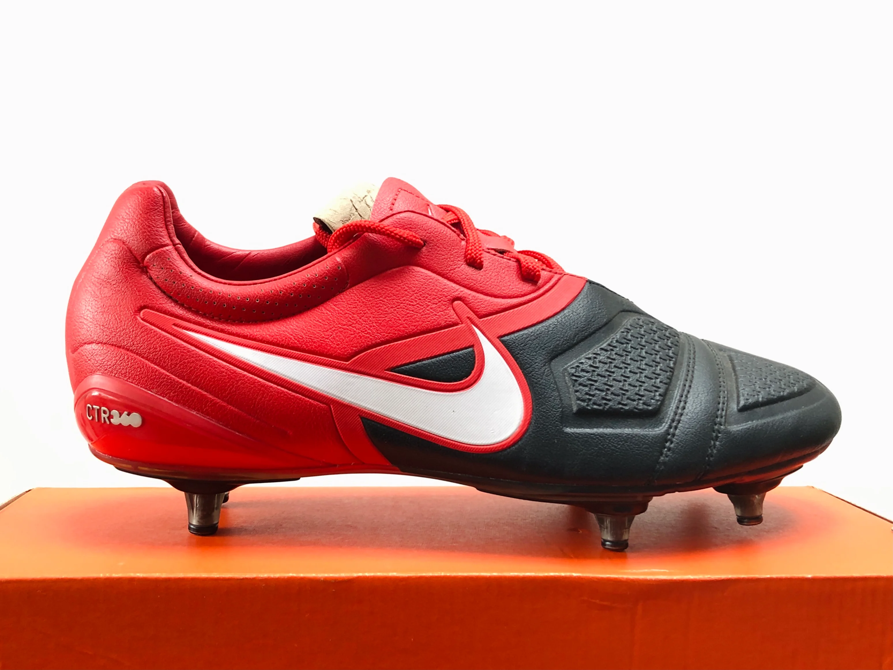 nike ctr360 black and red