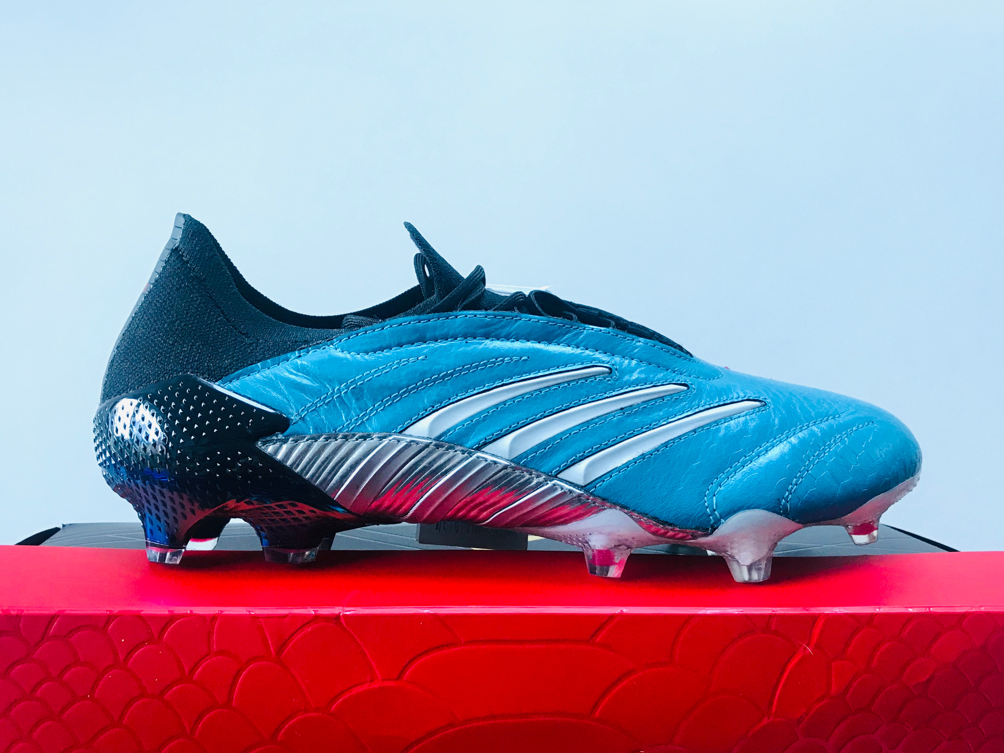 Adidas Predator Archive Core Black / Cloud White / Red FG | bootsfinder