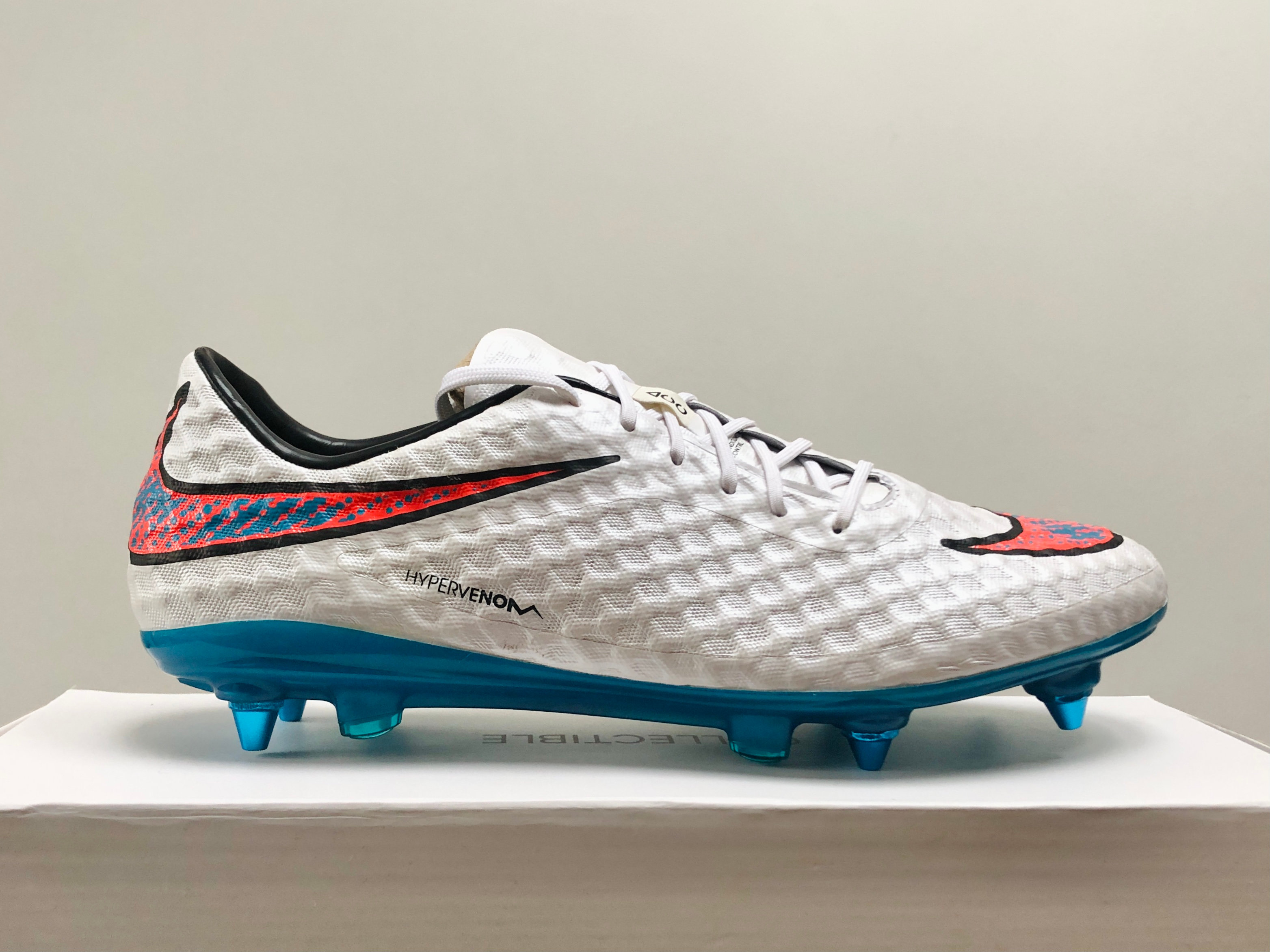 Hypervenom phantom 1 white and blue clearance
