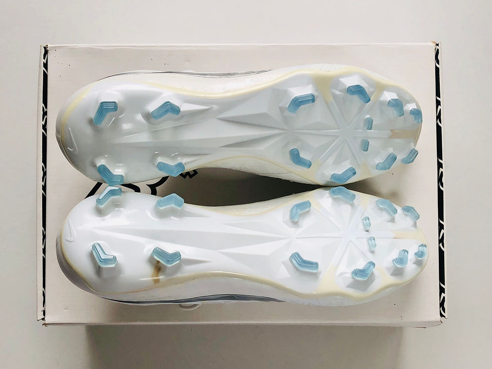 Miniatyrbild: Nike Phantom Venom Nuovo Pack White / Metallic Light Grey / Iridescent FG