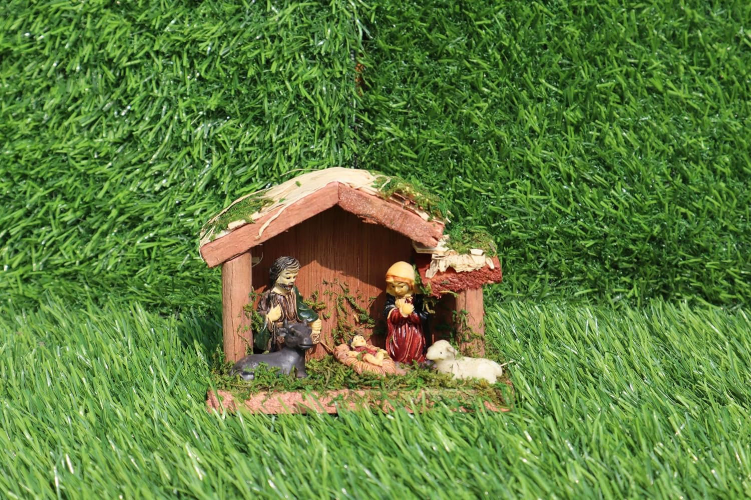 Salvus APP SOLUTIONS Traditional Wood Hut/Nativity Set for Christmas Showpiece